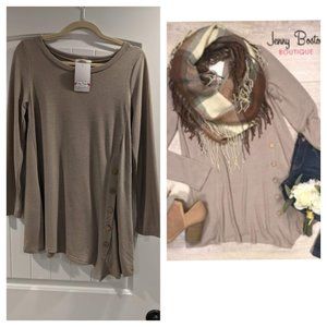 Mocha tunic with 3/4 length sleeves